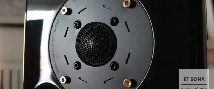 „Eine transparente Referenz mit Charakter“ – Et Sona Hifi – Música würdigt die Acoustic Energy AE1 40th Anniversary
